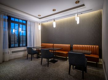 Co-working space at the belden stratford in chicago, il 60614
